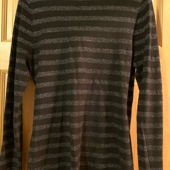 Guess almost new with sparkles and side zip🎄 - Picture 3 of 4